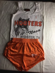 B26 #1 Hooters Girl Rare Vintage Original Super Sexy Uniform Tank Shorts Xs/Xxs - Picture 1 of 5
