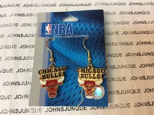 PENDIENTES DE BALONCESTO CHICAGO BULLS Nuevos en Tarjeta Metal Rojo y Dorado NBA - Imagen 1 de 2
