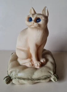 Hand Made & Painted Alabaster Cat Sittin On Pillow Cushion 11cm Tall Blue Eyes - Picture 1 of 11