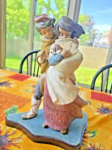 COMO NUEVO RARO Lladro 1279 "Frente al Viento (Gres)" + PEDESTAL DE TERCIOPELO DE MADERA - Imagen 1 de 18