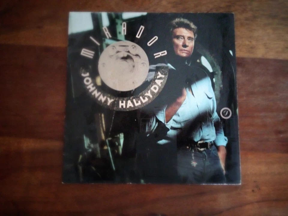 Disque vinyl 45 tours Johnny Hallyday Bon état - Photo 1/2