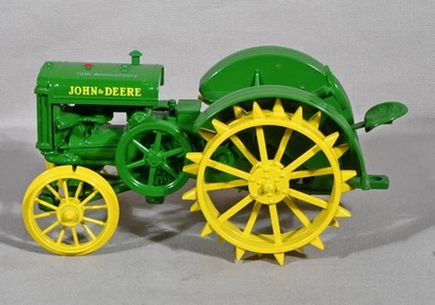 Ertl 1:16 Scale John Deere Model D Tractor 1924 75th Anniversary Diecast - Image 1 of 4