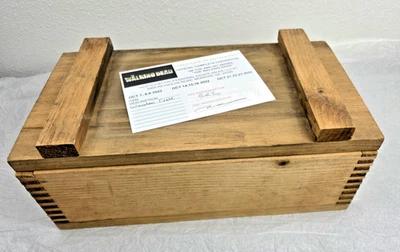Caja de madera The Walking Dead utilería con una caja de certificado de autenticidad #543 Foto 1 de 4
