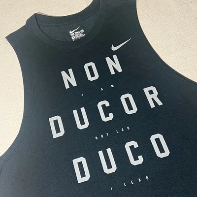 Camiseta sin mangas Nike Dri-FIT para mujer M mediana negra sin Ducor Duco no soy LED LED Foto 1 de 4