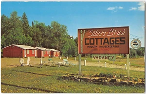 SILVER BIRCH COTTAGES Lake Superior Route, Wawa, Ontario Roadside 1960s Postcard - Bild 1 von 2