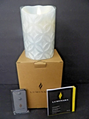 Vela pilar azul suave esmerilada Luminara 6" con control remoto Foto 1 de 4