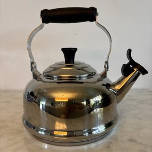 Le Creuset 1.7 QT Stainless Steel Whistling Kettle W/Black Handle - Picture 1 of 8