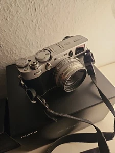 Fuji X100v,  Neuwertig, 1900 Auflösungen. Mit Zubehörpaket - Bild 1 von 15