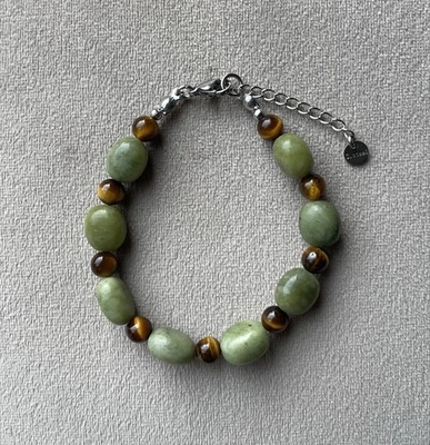 "Pulsera con cuentas ojo de tigre y pepitas de jade verde oliva y marrón 7,25"" hecha a mano" Foto 1 de 4