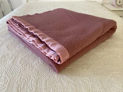 Vintage Target Mauve Acrylic Fleece Large Queen Blanket 240 cm x 240 cm - Image 1 of 4