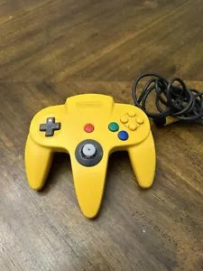 Mando Oficial Nintendo 64 N64 Auténtico OEM Amarillo Funcionando NUS-005 - Imagen 1 de 4