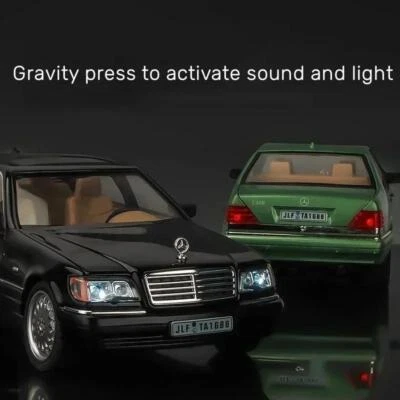 Coche modelo diecast Mercedes Benz S320 W140 escala 1:24 con sonido y luz, juguete gif Foto 1 de 4