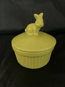 Runde Keramik limettengrün Ramiken mit Hasendeckel - Bild 1 von 6