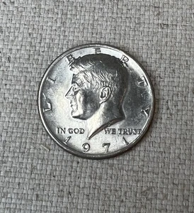 Moneda de medio dólar circulada Mark Kennedy 1971 sin acuñación - Imagen 1 de 3