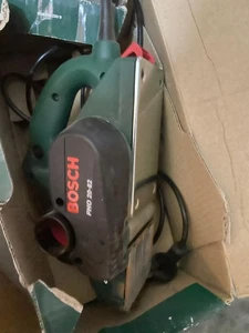 Bosch PHO-2082  und kraftvoller 680-Watt-HandhobelZweiseitiger Spanauswurf - Bild 1 von 3