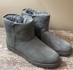 NWOB UGG Women’s Gray Genuine Shearling Boots Sz 9 RN# 1125792 - Picture 1 of 10