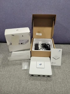 Ubiquiti UniFi Security Gateway Gigabit Router (USG) - Bild 1 von 17