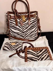 Michael Kors Hamilton Zebra Large Handbag Lock And Key W/Extras - Picture 1 of 9
