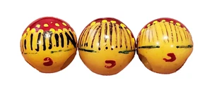 3 entzückende kleine Vintage Bakelit Kugel Knöpfe mit bemalten Gesichtern auf Vorder- und Rückseite - Bild 1 von 4