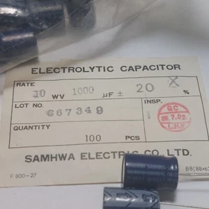 10 - Condensadores electrolíticos Samhwa 1000uF 20% 10VDC radiales 85C 20 mm x 14 mm - Imagen 1 de 4