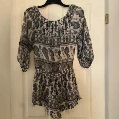 Women's Olivaceous Printed Paisley Short Romper- Off Shoulder, Size Small-EUC - Imagem 1 de 4