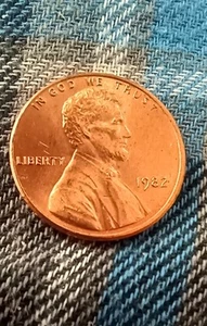 * 1982 No Mint Mark Lincoln Memorial Small Date Penny. 3,1 Gramm! - Bild 1 von 2