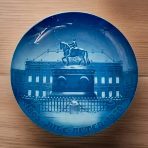B&G Copenhagen Porcelain Bing & Grondahl Royal Palace Amalienbor 1970 Plate 9" - Picture 1 of 3