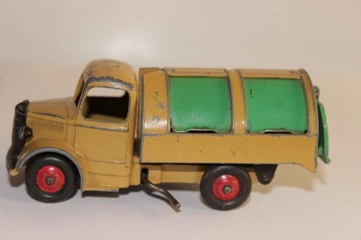 1954-59   DINKY  252 Bedford Refuse Wagon - Image 1 of 4