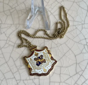 VERY RARE VINTAGE ENAMEL HAWAIIAN COAT OF ARMS KEYCHAIN UNUSED HTF HAWAII - Picture 1 of 3