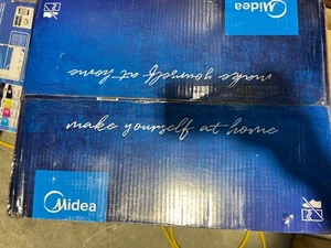 Midea 0.9 cu.ft. Countertop Microwave Oven 900 W Turntable EM9P022CV-PMB - Picture 1 of 5