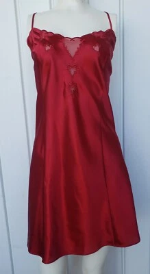 Camisón Lord and Taylor Mujer Rojo Satinado Talla Grande 1X/2X Corazones Bordados Foto 1 de 4