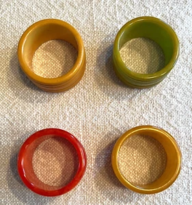 Vintage Bakelite Napkin Rings Butterscotch Green Red Ribbed Circular SET of 4 - Picture 1 of 5