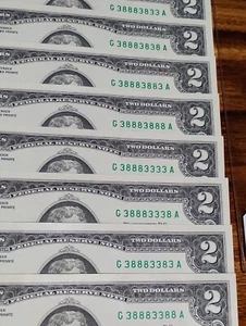 Seltenes Lot von 8 binären Seriennummern unzirkuliert, echten Zwei-Dollar-Scheinen. 2 $, Zwei - Bild 1 von 24