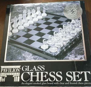 Juego de ajedrez de vidrio Pavilion edición limitada 1996 con tablero de ajedrez de vidrio ahumado - Imagen 1 de 22
