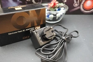 OLYMPUS OM ELECTRONIC FLASH AC ADAPTER 2++PARI AL NUOVO++DA COLLEZIONE++ - Imagen 1 de 2