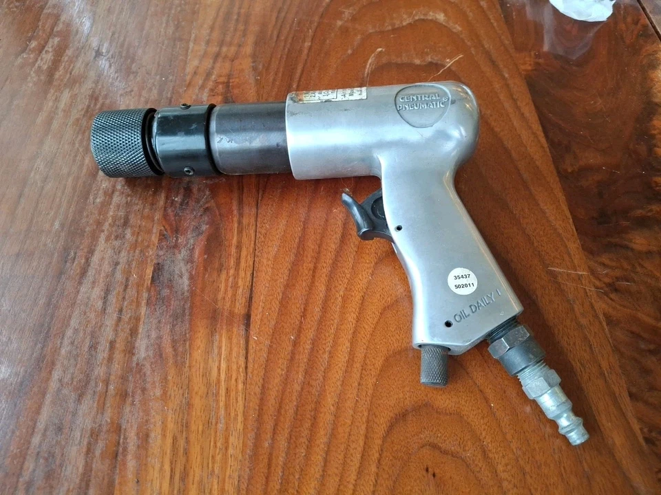 Martillo neumático central 90 psi modelo 47868 Foto 1 de 4