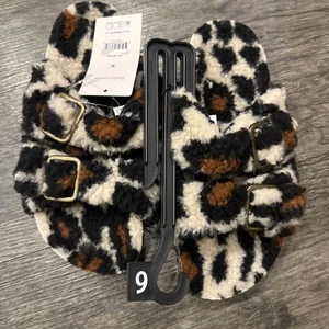 Secret Treasures Women's Slipper, Luxe Two Band Step-in Size: 6 - Picture 1 of 4