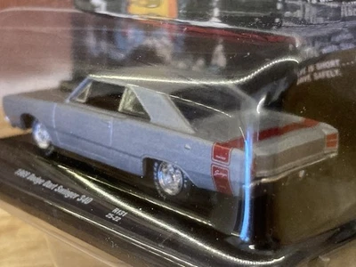 Dodge Dart Swinger 340 1969 M2 Machines 1:64 plateado nuevo en paquete con capó de apertura de soporte RR Foto 1 de 4