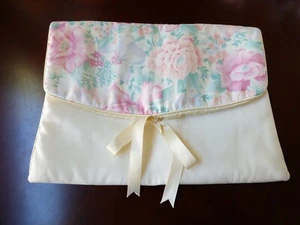 De colección década de 1950 Bolso de almacenamiento de lencería de viaje bolsa satinada patrón floral corbata - Imagen 1 de 6