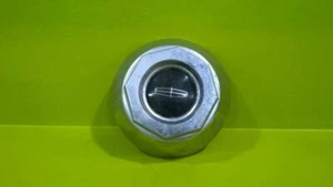77 TOWN CAR CONTINENTAL CENTER CAP OEM 3242-8 - Picture 1 of 3