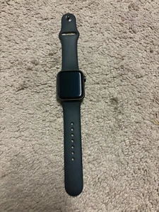 Apple Watch SE 40mm 1st Generation - Gray - Picture 1 of 7