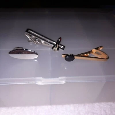 Lot Of (3) Vtg Mens Tie Clips (gold w onyx) silver w/ rocket, oval plain round. - Image 1 of 4