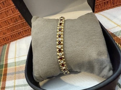 Pulsera Monet Tenis Estrás Rojo Blanco Tono Oro 7" Foto 1 de 4