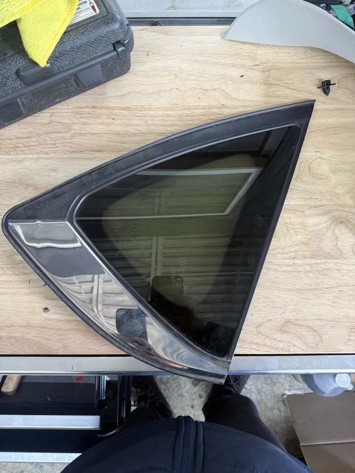 MAZDA CX-5 2017-2025 trasero derecho pasajero cuarto ventana vidrio OEM Foto 1 de 4