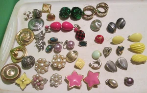 Lote de pendientes de clip de bisutería vintage Estate - Imagen 1 de 6
