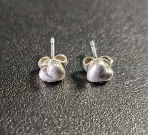 Aretes James Avery de plata de ley con corazón hinchado - Imagen 1 de 4
