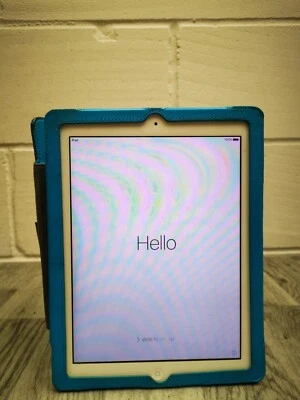Genuine Apple iPad 2 - 16GB - White (A1395) [iPad 2,1] - Image 1 of 4