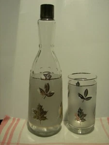 Vintage lot of 2 ~ Libby Gold Leaf Decanter & Libby 12 oz Silver Leaf Glass - Picture 1 of 8