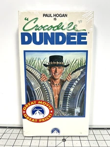 Crocodile Dundee (VHS, 1986) Paul Hogan #32029 Paramount Watermarks Sealed - Bild 1 von 5
