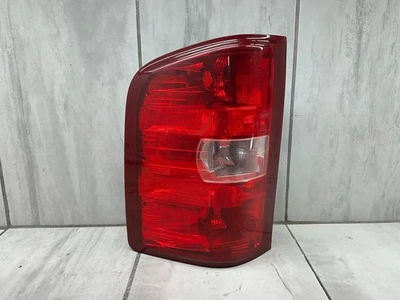 Luz trasera izquierda OEM 2007-2013 Chevrolet Silverado 1500 2500 3500 #25958482 Foto 1 de 4
